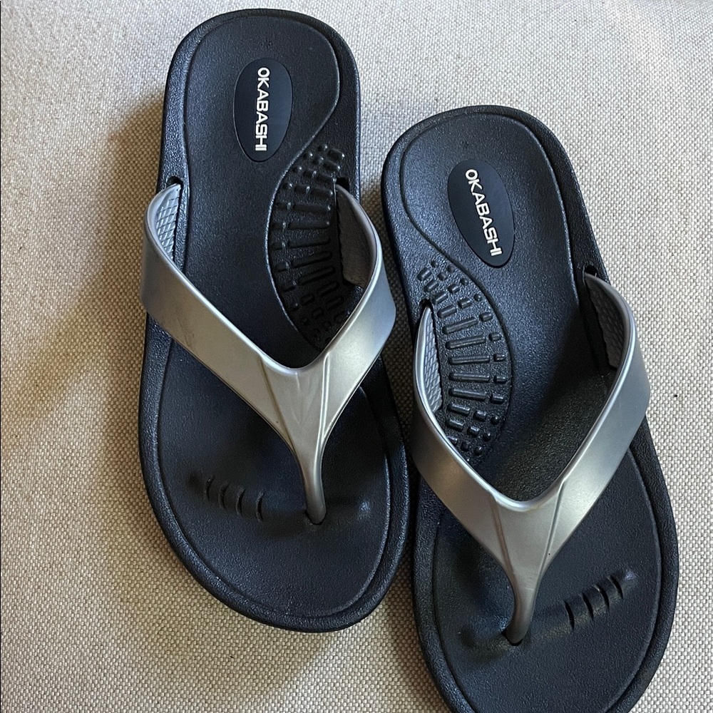 Okabashi Metallic and Black Flip Flops